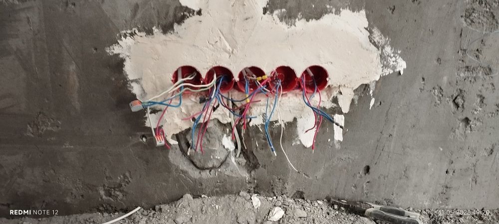 Услуги электрика, сантехника