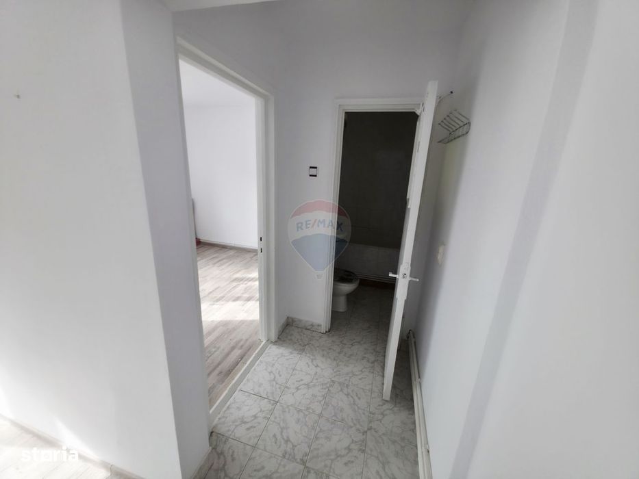 Apartament cu 3 camere de vânzare în zona Maratei