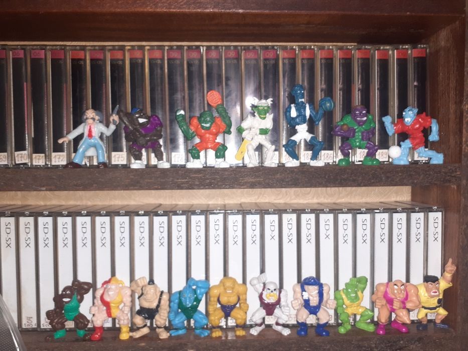 Продавам Разбойници/Monsters in my pocket 1995 vintage toys