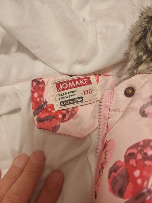 Vând Geaca fetiță , 5-6 ani, mărimea 130