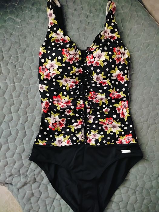 Продам купальники