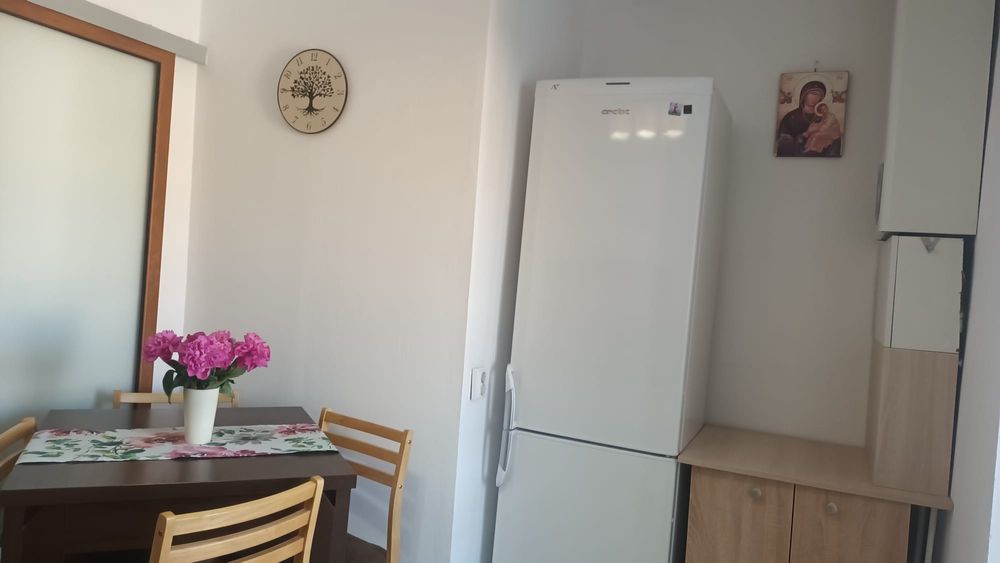 Persoana fizica dau in chirie apartament Intre Lacuri