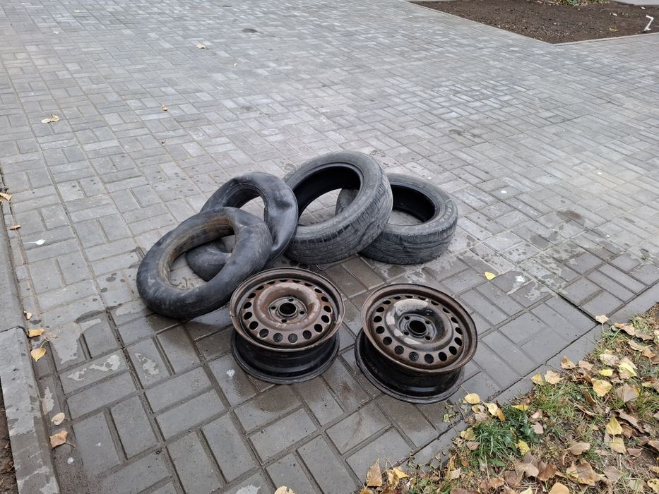 Продам диски шины и камера   на 14 размер