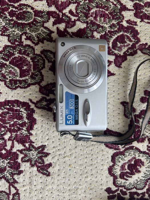Продается Фотоаппарат panasonics с флешкой  (made in japan)
