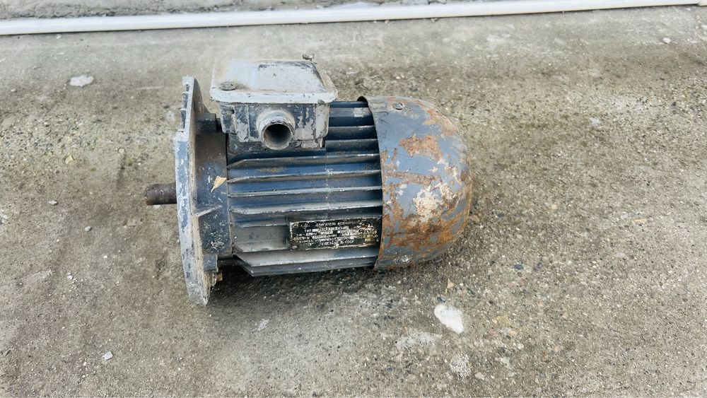 Продам электродвигатель Асинхронный