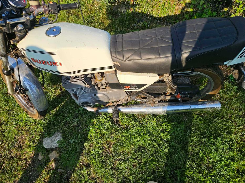 Motocicletă Suzuki Clasică – Proiect Restaurare / Colecție