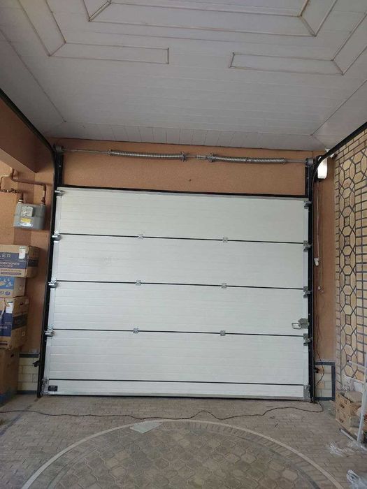 Подъемные секционные ворота. Испания. Erreka