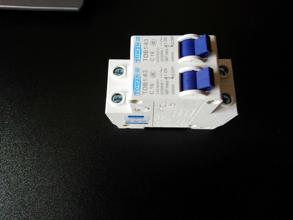 ръчен трансферен ключ (1P MTS) плюс автоматичен AC предпазител