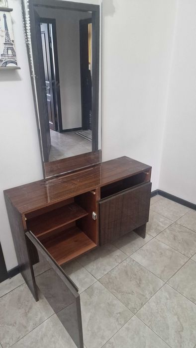 Тоалетка за коридор