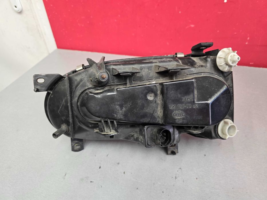 Оригинален фар HELLA Vw Golf 3