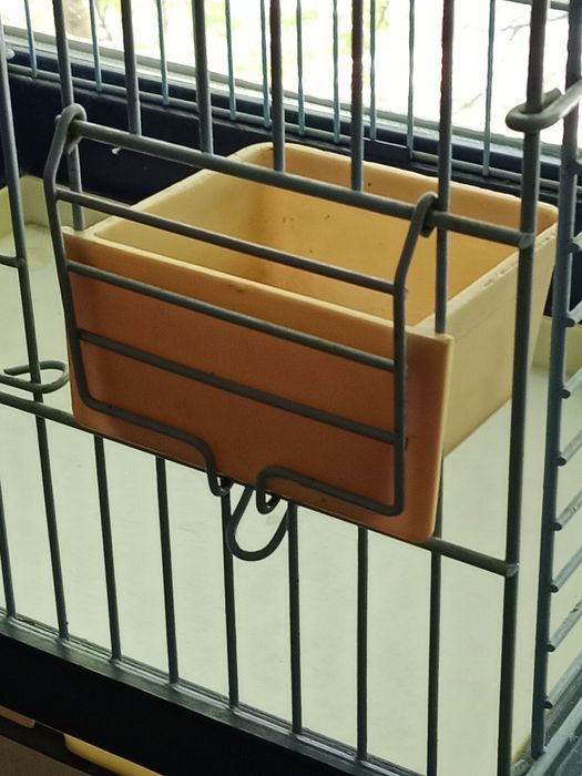 Клетка большая для попугаев.