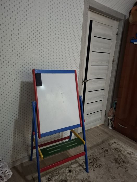 Парта  почти новый для ребёнка