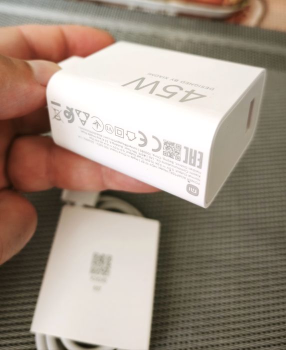 Vând adaptor original Xiaomi nou..