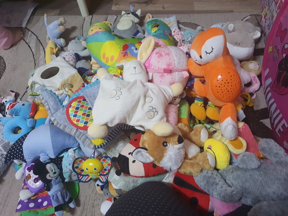 Vând lot jucarii bebe
