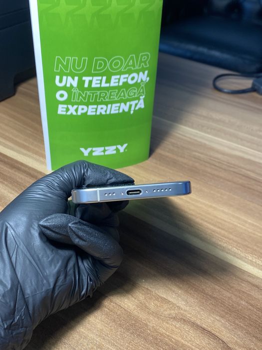 iPhone 16 Pro• 256 GB • Natural Titanium