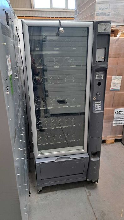 Хладилен Aвтомат за пакетирани стоки Зануси/Некта Снаки/Necta Snakky