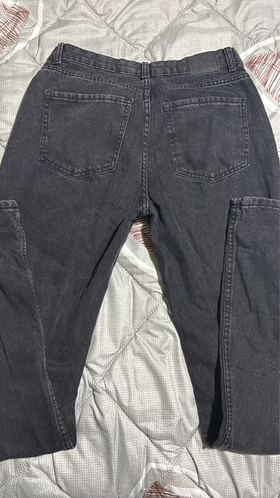 Различни чифтове дънки(всички отговарят на 34 размер)