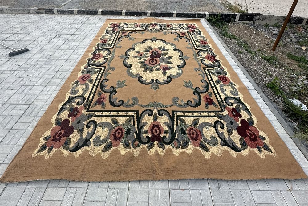 продам ковер в хорошем состоянии