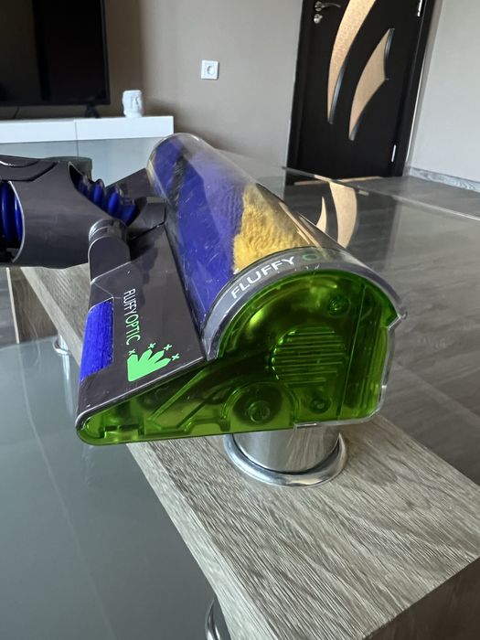 Dyson V12 четка с лазер