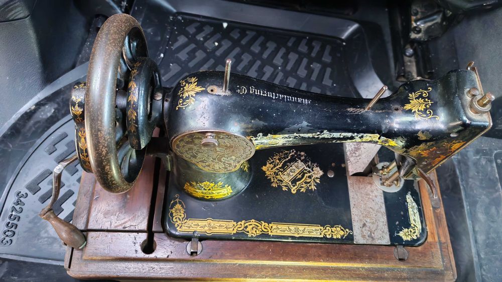 Продавам 2 шевни машини Сингер и Union