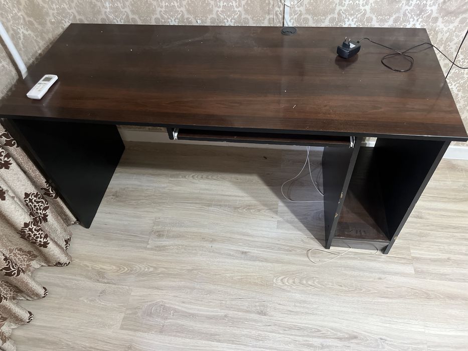 Письменный стол срочно продам