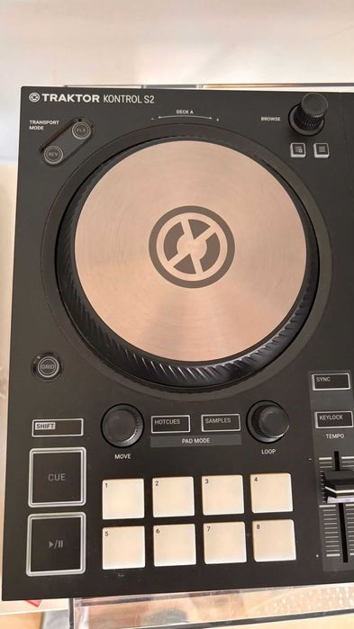 Consola DJ, Kontrol s2, Native Intruments