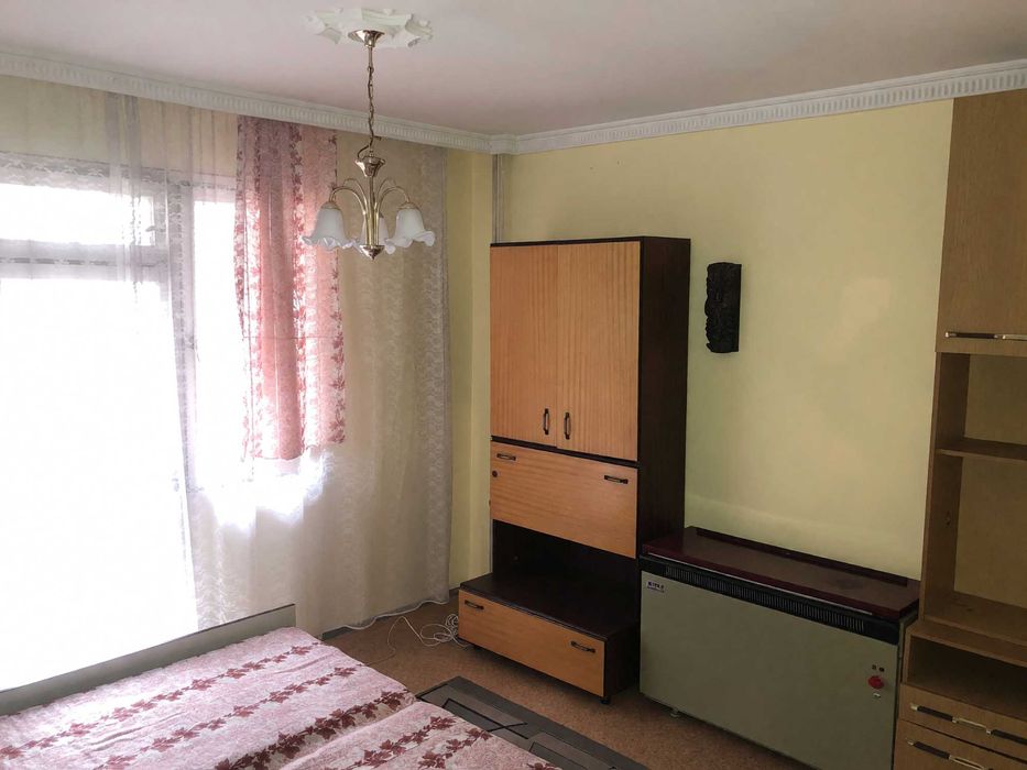 Продавам тристаен апартамент в възраждане - снимка 4