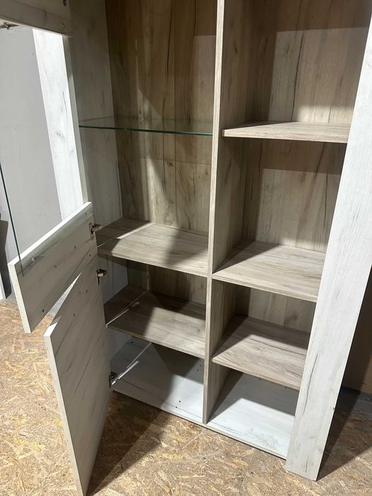 Corp de Biblioteca cu Vitrina; Dulap cu rafturi