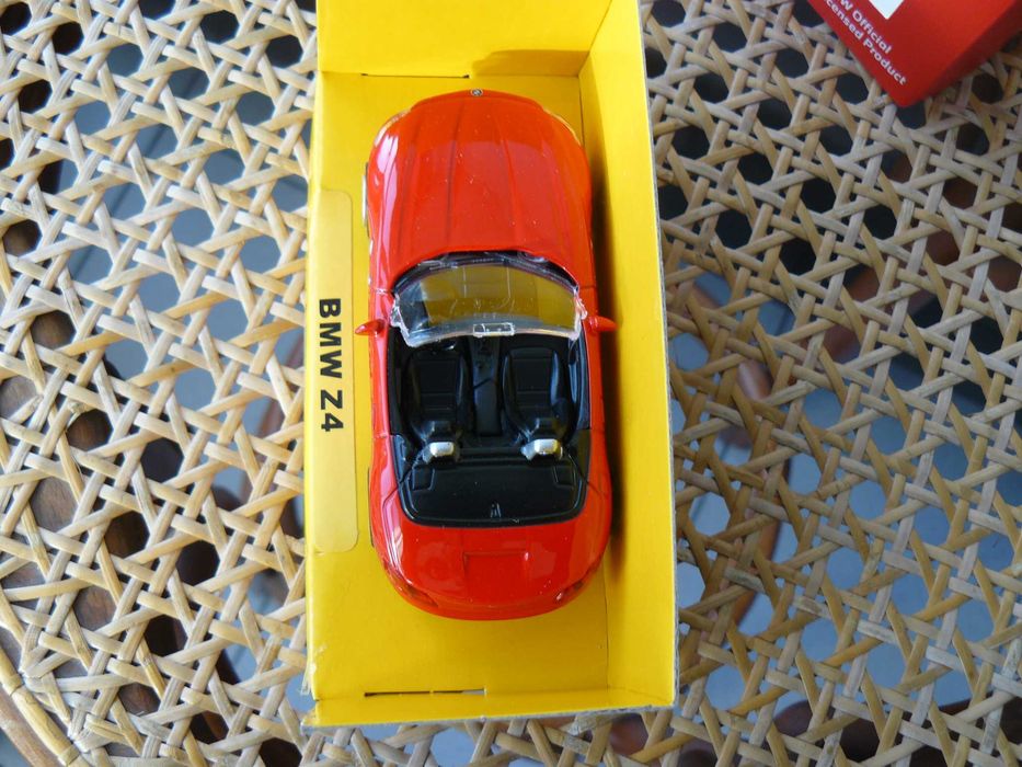 Macheta Auto De Colectie BMW Z4 Scara 1:43,Noua In Cutie,Produs RASTAR