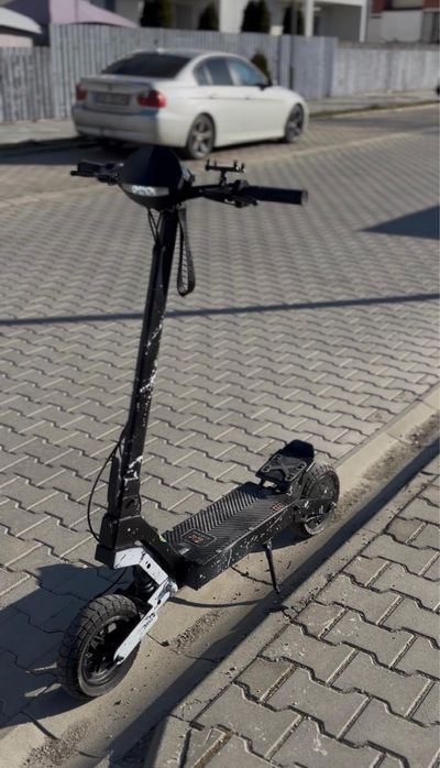 Vând trotineta Kukirin G2 -2024