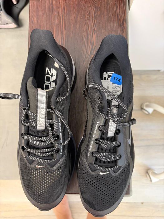 Adidasi nike nr 42.5