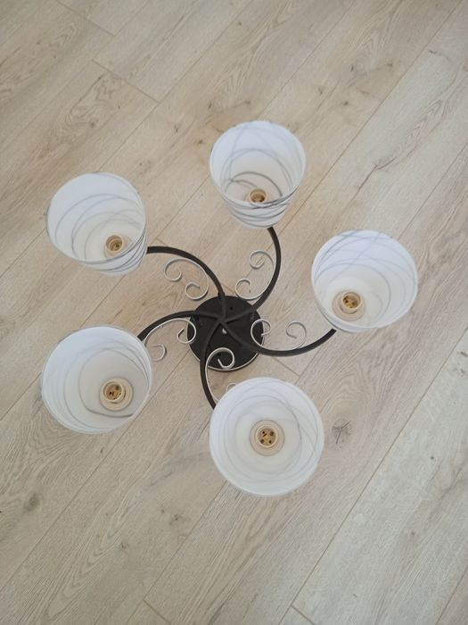 Люстра б/у 5 плафонов цена цена 250 тысяч сум.