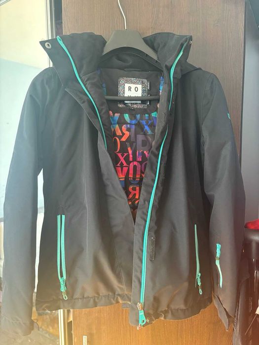Продавам зимно яке Roxy