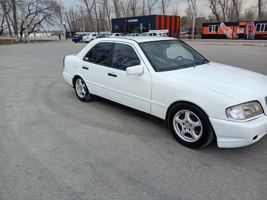 Отличный Мерседес С 180