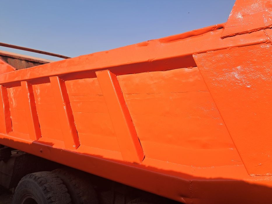 Kamaz ishlab turibdi