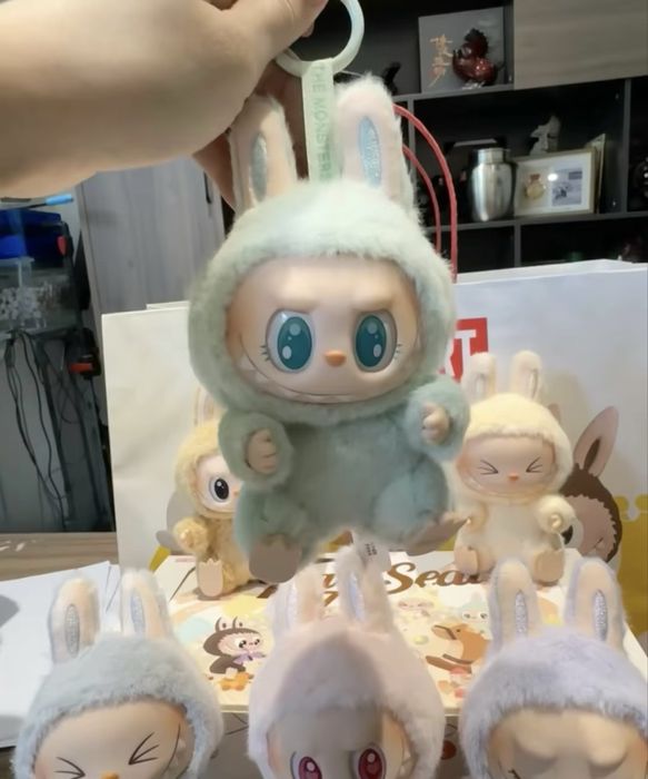 ПРОМО!  Играчка Labubu 15см, Лабубу ключодържател Labubu Have A Seat