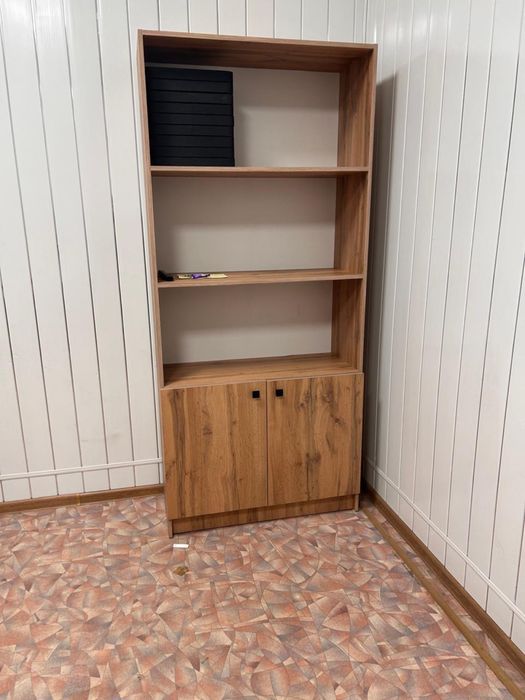 Шкаф и стол офисные