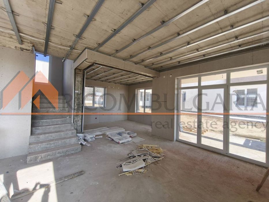 Къща в Варна-м-т Боровец - юг площ 200