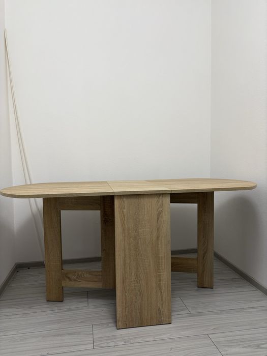 Masa pliabila de vanzare.