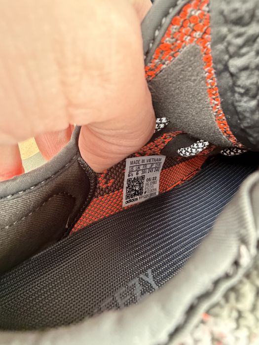 Yeezy Carbon Beluga V2