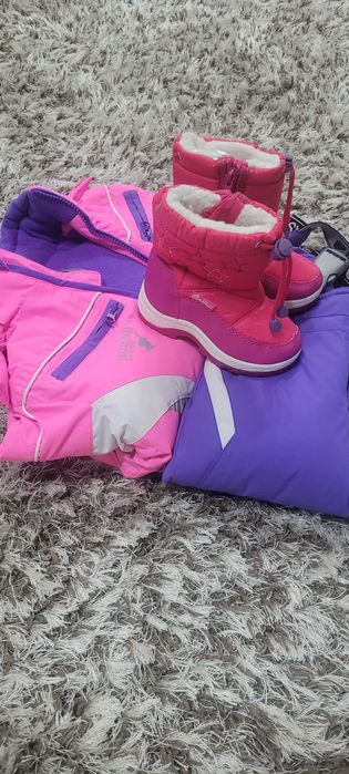 Vand costum de sky si ghete de zăpadă