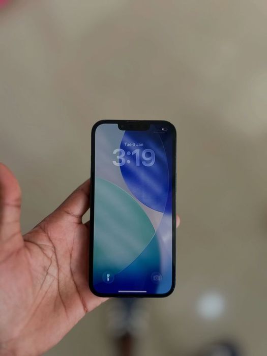 продам iPhone 13