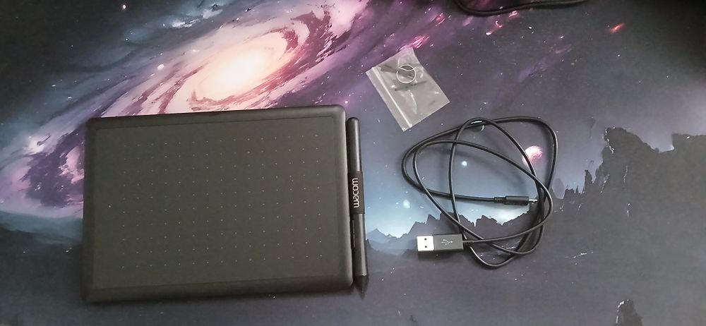 Vând  tableta Wacom One Small CTL-472