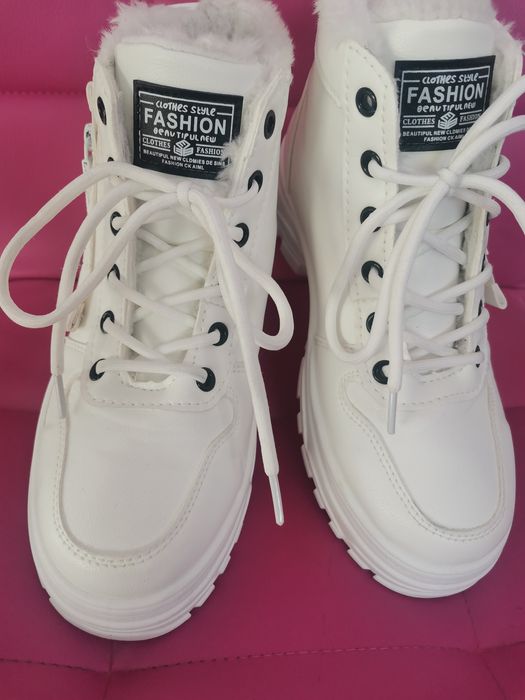 Botine albe piele ecologica