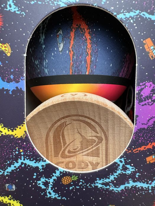 Kendama Sweets CodyGriz Signature Turbo Shape, AntiSkid - Modelul Nou