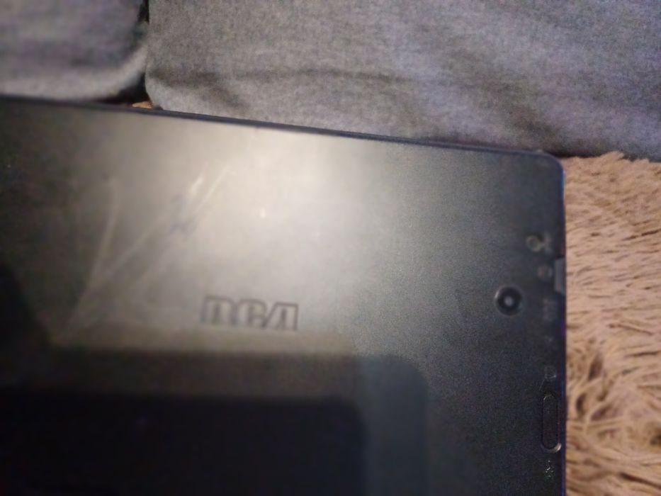 Vând tableta cu tastatura incorporata
