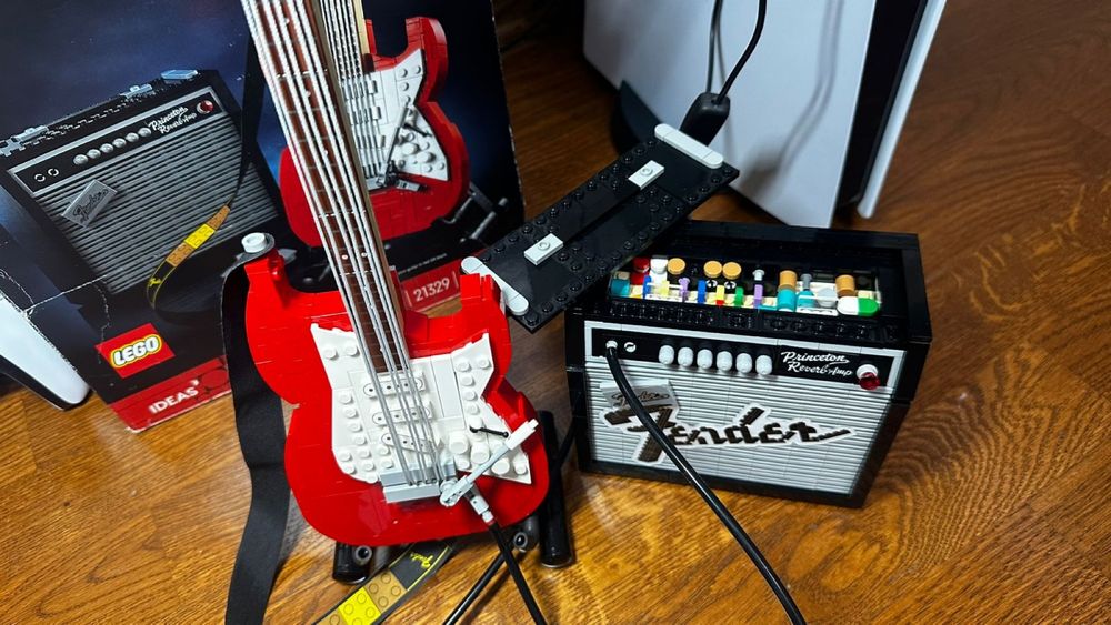 Электронная гитара лего