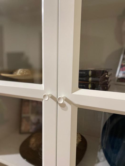 Шкаф - витрина (практически новый)