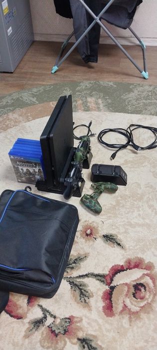 Продам PlayStation 4 Slim