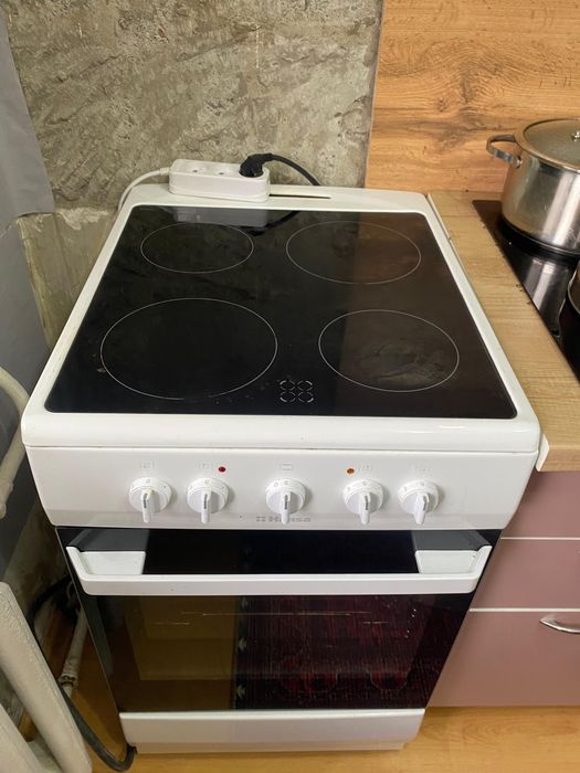 Срочно продам электро плиту